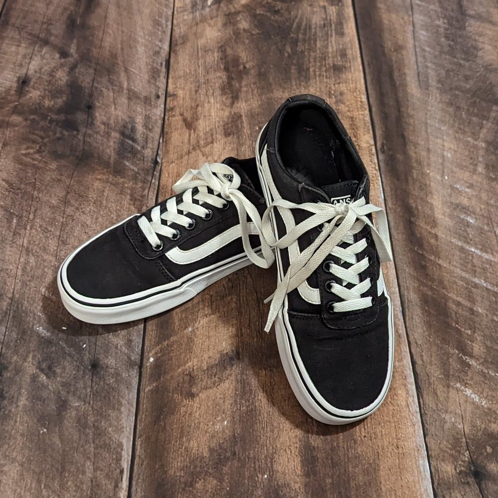 Black Vans sneakers, size 7.5